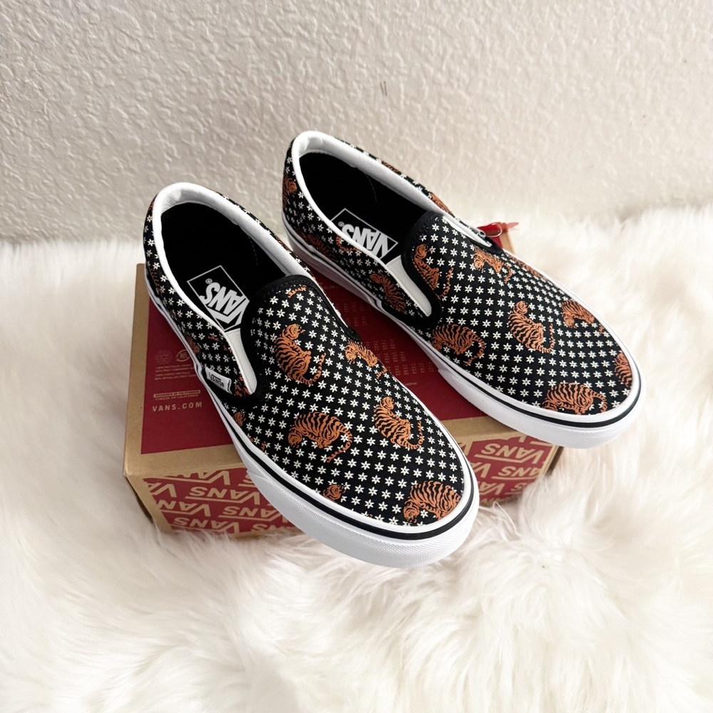 Vans Classic Slip-On Tiger Floral Black White Women Size 9 Brand New - Picture 3 of 9